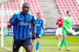 Brobbey helpt Ajax aan zege in Utrecht