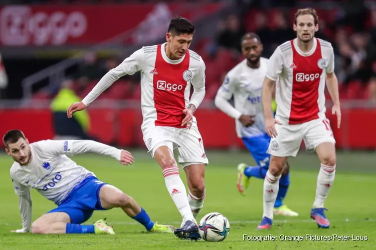 Ajax rekent duidelijk af met Vitesse richting halve finale beker