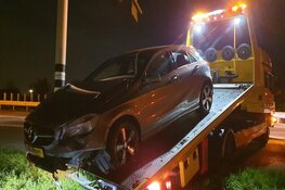 Auto sloot ingereden in Watergang, bestuurder naar ziekenhuis