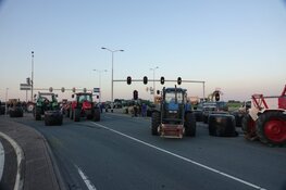 Boeren blokkeren kruispunt &#39;t Schouw