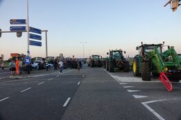 Boeren blokkeren kruispunt &#39;t Schouw