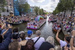 Canal Parade Pride Amsterdam in volle gang (fotoalbum)