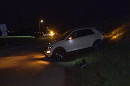 Hond vermist na aanrijding op donkere weg in Katwoude