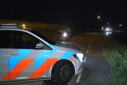 Hond vermist na aanrijding op donkere weg in Katwoude