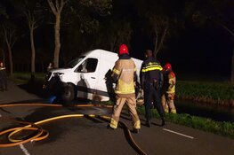 Bestelbus bijna in brand in Purmer