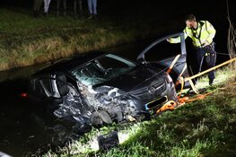 Automobilist met spoed naar ziekenhuis na crash in Purmer