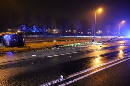 Auto slaat over de kop bij ongeval N247, twee gewonden