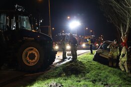 Tractor en busje botsen in Monnickendam, één gewonde