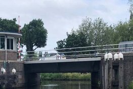 Doorvaartbeperking hefbrug Broek in Waterland