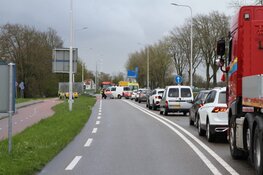 Gewonde en veel schade bij frontale botsing N235