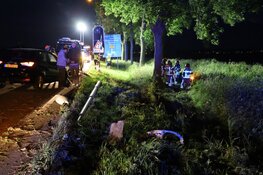 Ravage na ongeluk in Broek in Waterland, inzittenden slaan op de vlucht