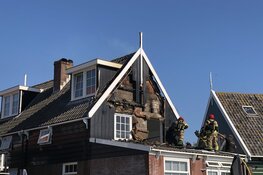 Brand in woning op Marken, veel schade aan huis