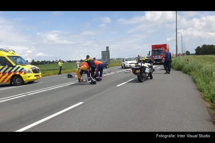 Motorrijder zwaargewond na botsing met &#39;kerende automobilist&#39;