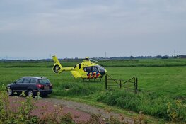 Scooterbestuurder gewond bij botsing met busje bij Waterland