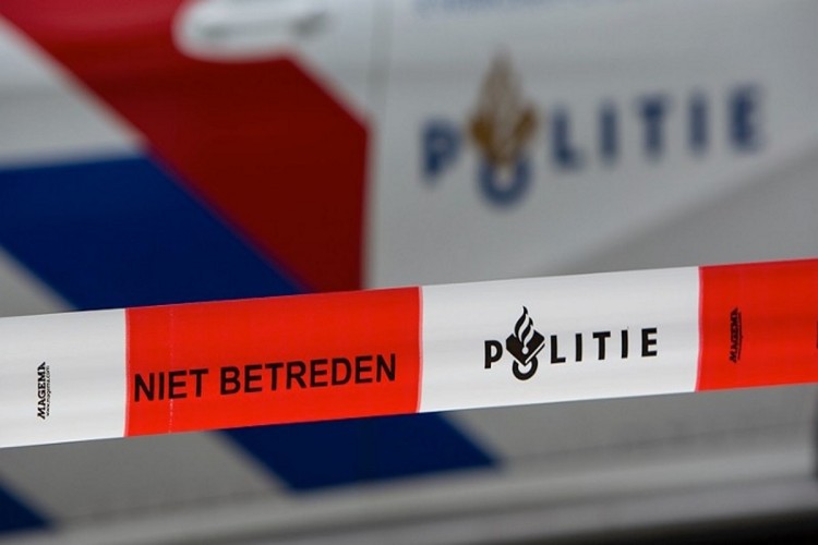 Man gewond na aanrijding met politieauto